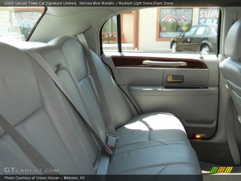 Norsea Blue Metallic / Medium Light Stone/Dark Stone 2005 Lincoln Town Car Signature Limited