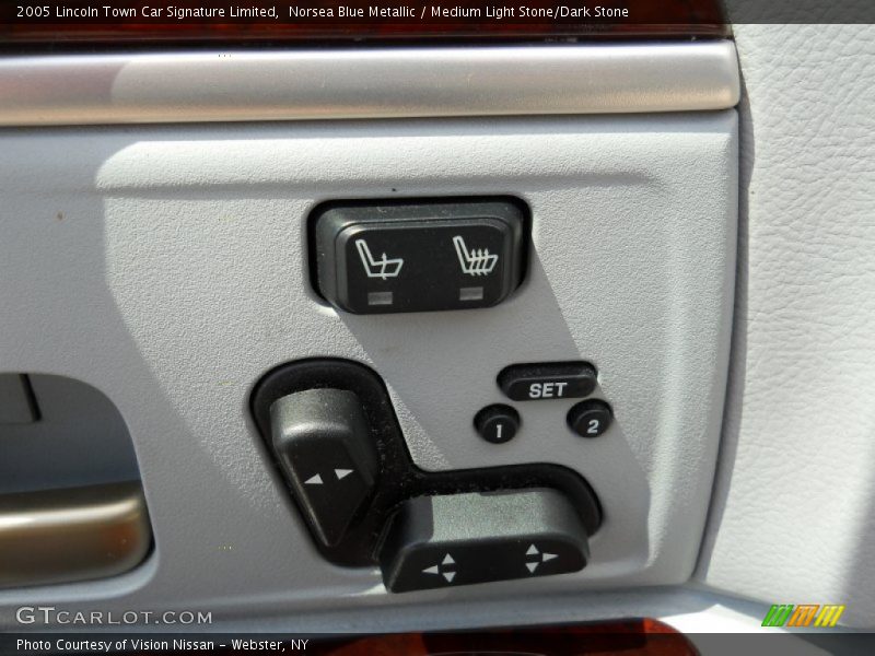 Norsea Blue Metallic / Medium Light Stone/Dark Stone 2005 Lincoln Town Car Signature Limited