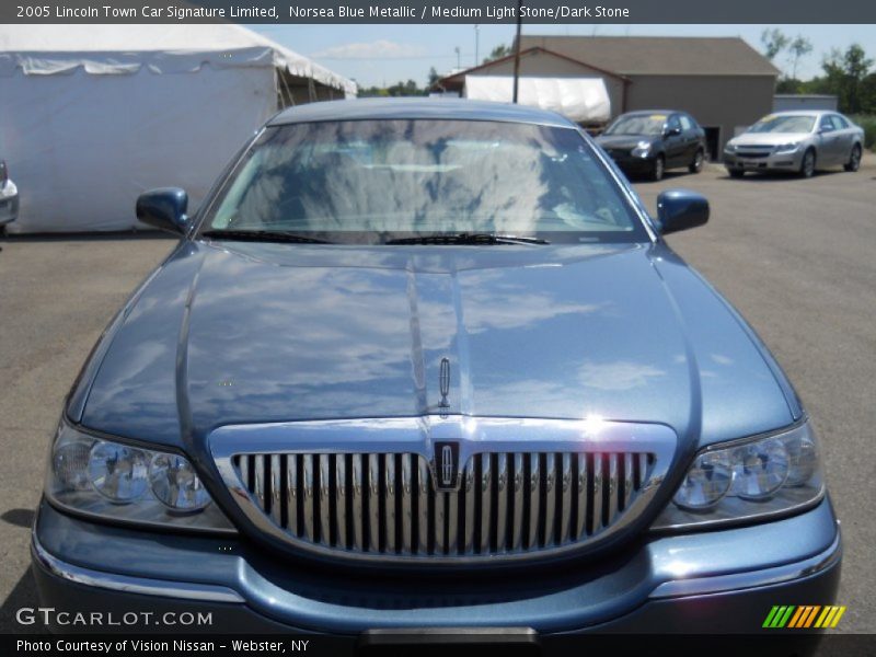 Norsea Blue Metallic / Medium Light Stone/Dark Stone 2005 Lincoln Town Car Signature Limited