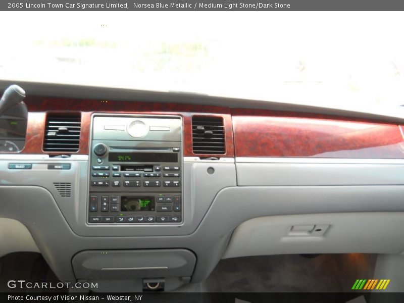 Norsea Blue Metallic / Medium Light Stone/Dark Stone 2005 Lincoln Town Car Signature Limited