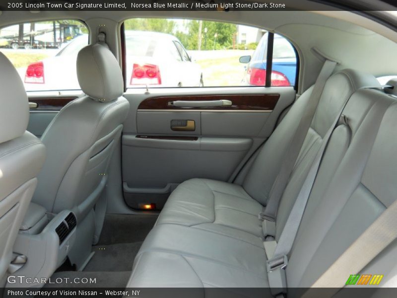 Norsea Blue Metallic / Medium Light Stone/Dark Stone 2005 Lincoln Town Car Signature Limited