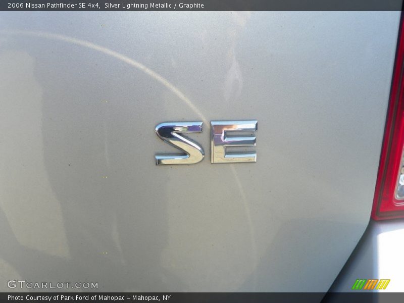 Silver Lightning Metallic / Graphite 2006 Nissan Pathfinder SE 4x4