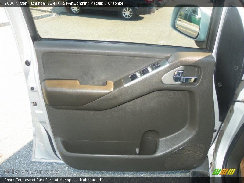 Silver Lightning Metallic / Graphite 2006 Nissan Pathfinder SE 4x4