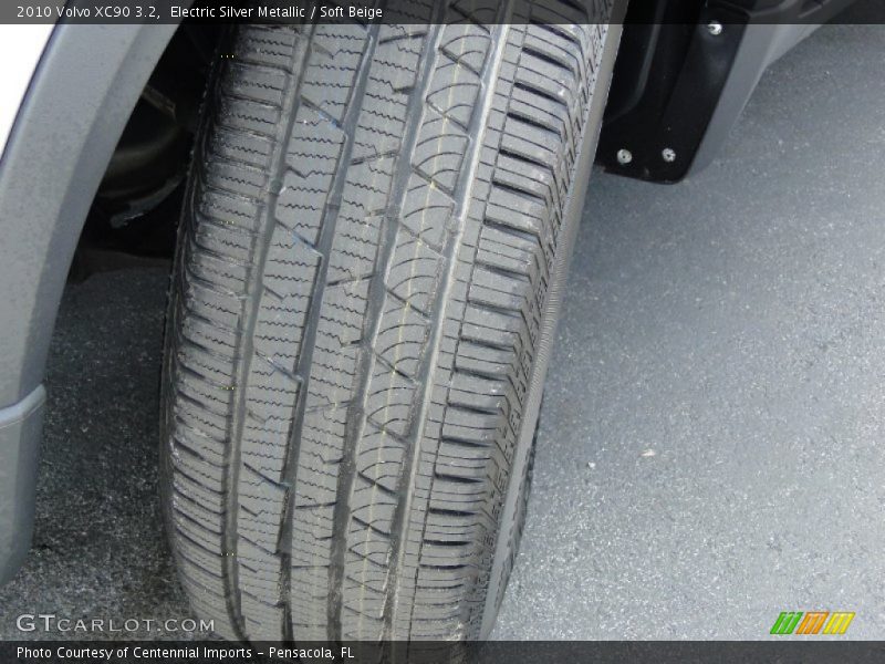 Electric Silver Metallic / Soft Beige 2010 Volvo XC90 3.2