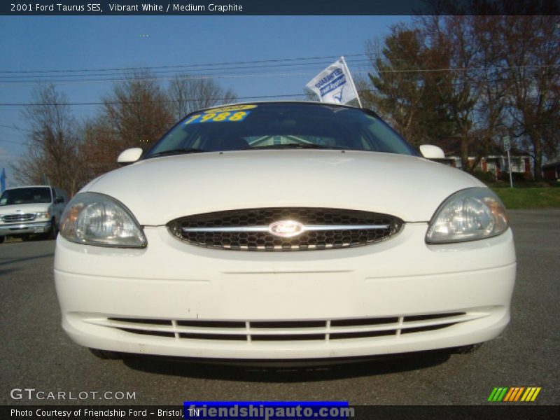 Vibrant White / Medium Graphite 2001 Ford Taurus SES