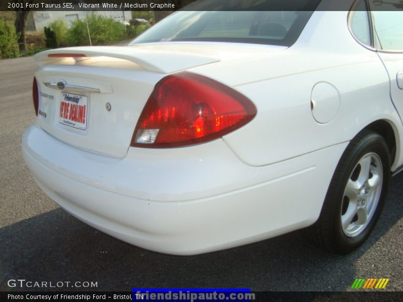 Vibrant White / Medium Graphite 2001 Ford Taurus SES