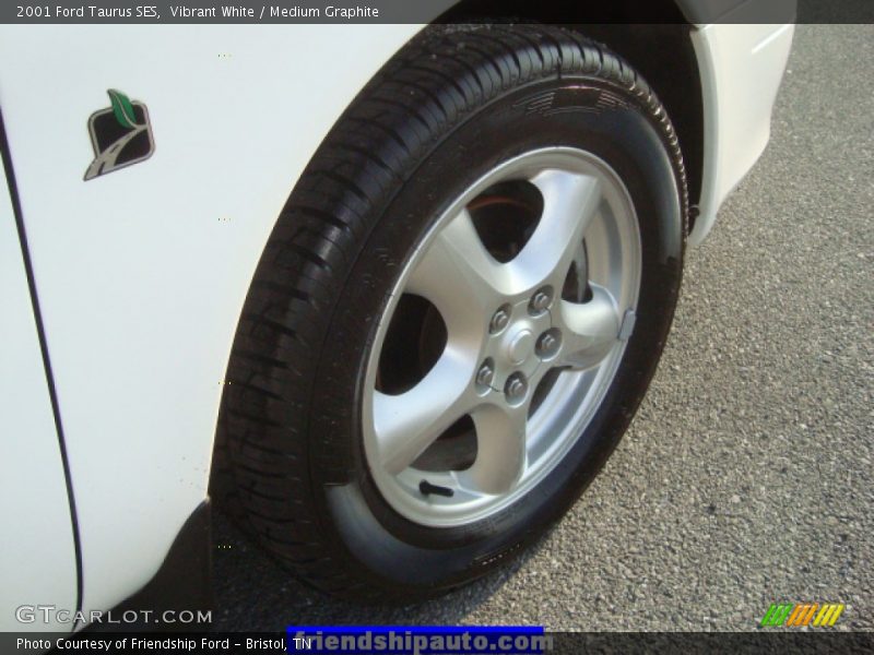 Vibrant White / Medium Graphite 2001 Ford Taurus SES