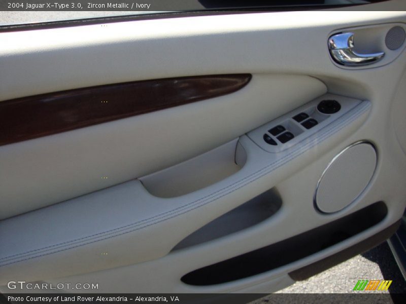 Zircon Metallic / Ivory 2004 Jaguar X-Type 3.0