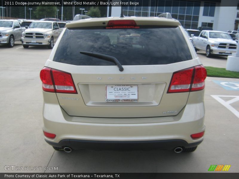 White Gold Metallic / Black/Light Frost Beige 2011 Dodge Journey Mainstreet