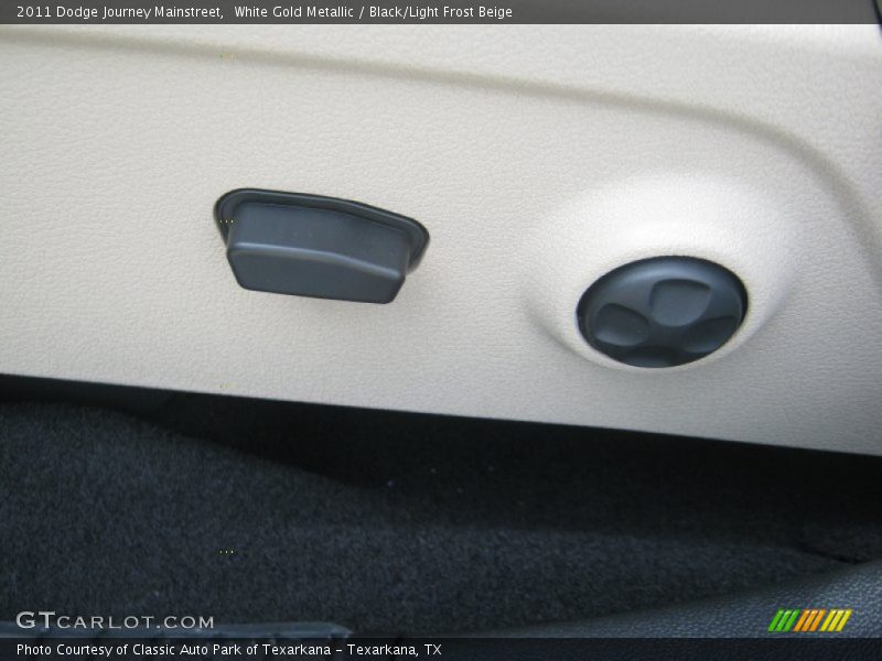 White Gold Metallic / Black/Light Frost Beige 2011 Dodge Journey Mainstreet