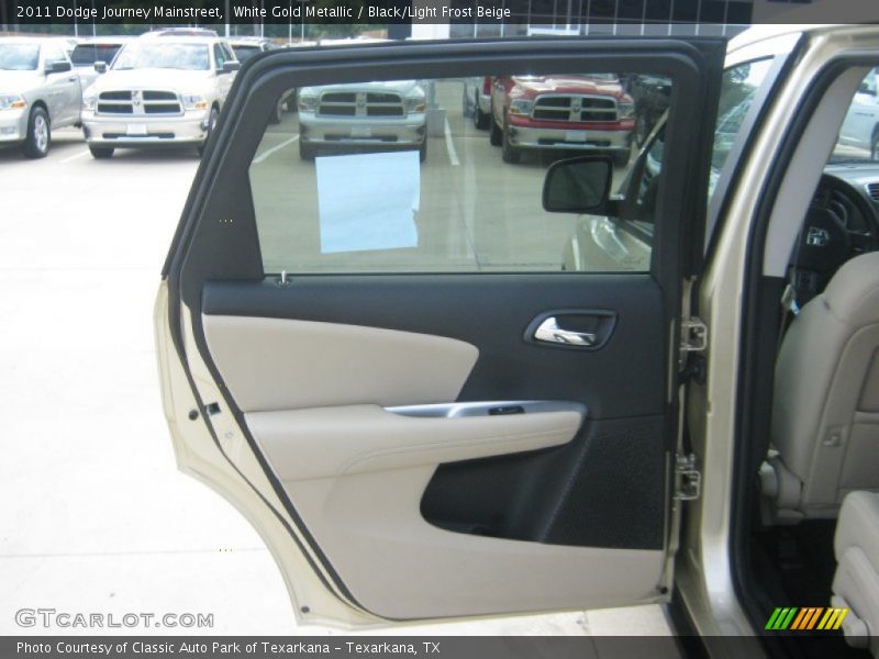 White Gold Metallic / Black/Light Frost Beige 2011 Dodge Journey Mainstreet