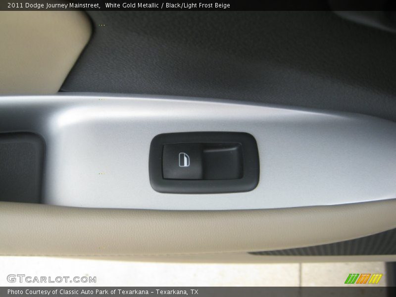 White Gold Metallic / Black/Light Frost Beige 2011 Dodge Journey Mainstreet