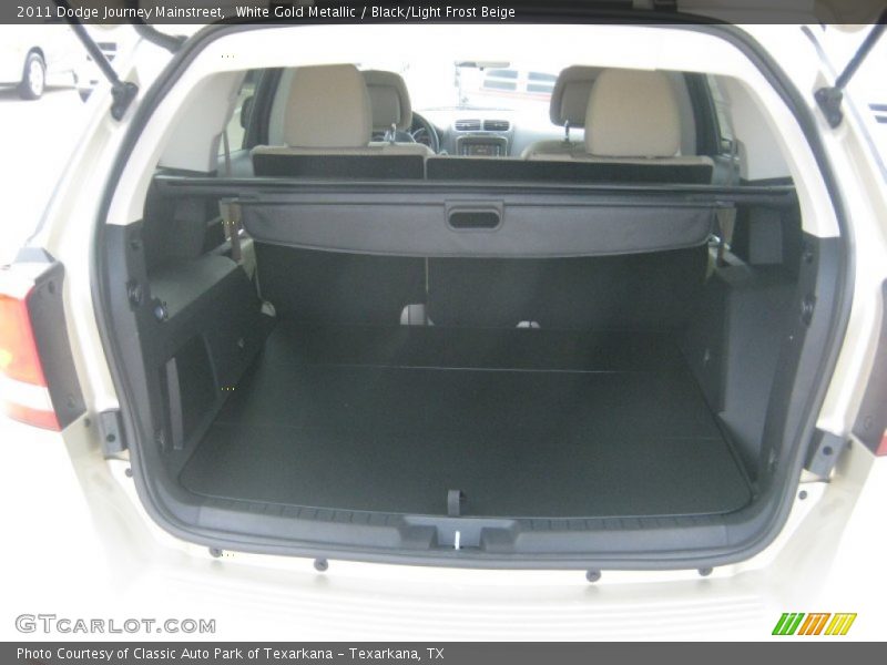White Gold Metallic / Black/Light Frost Beige 2011 Dodge Journey Mainstreet