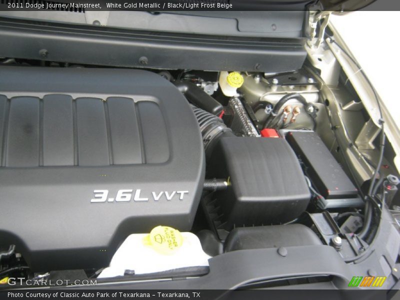 White Gold Metallic / Black/Light Frost Beige 2011 Dodge Journey Mainstreet
