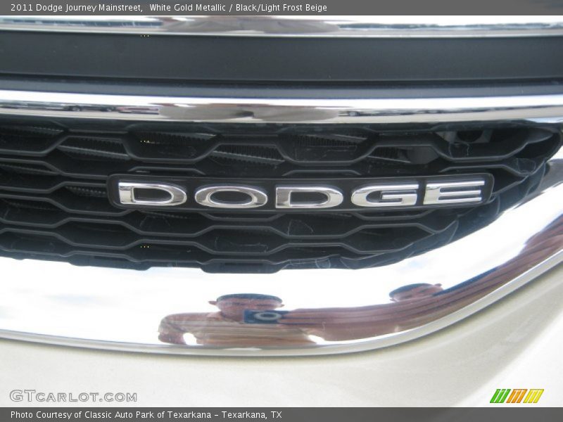 White Gold Metallic / Black/Light Frost Beige 2011 Dodge Journey Mainstreet