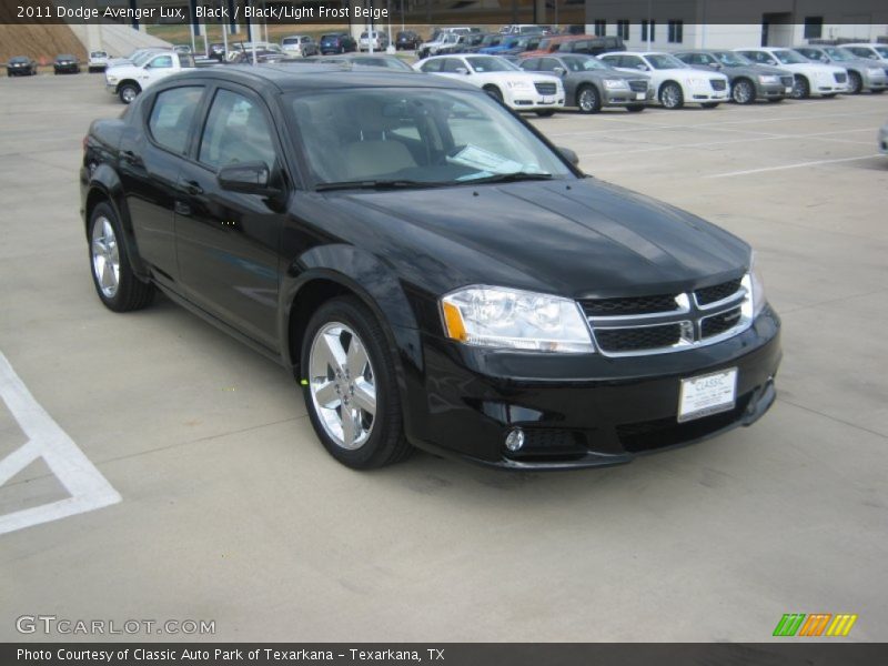 Front 3/4 View of 2011 Avenger Lux
