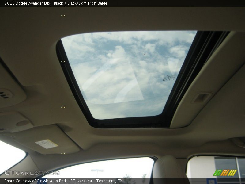Black / Black/Light Frost Beige 2011 Dodge Avenger Lux
