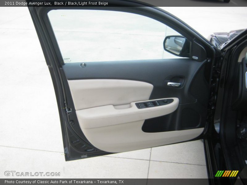 Door Panel of 2011 Avenger Lux