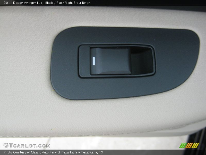 Black / Black/Light Frost Beige 2011 Dodge Avenger Lux