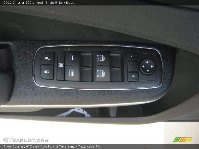 Bright White / Black 2011 Chrysler 300 Limited