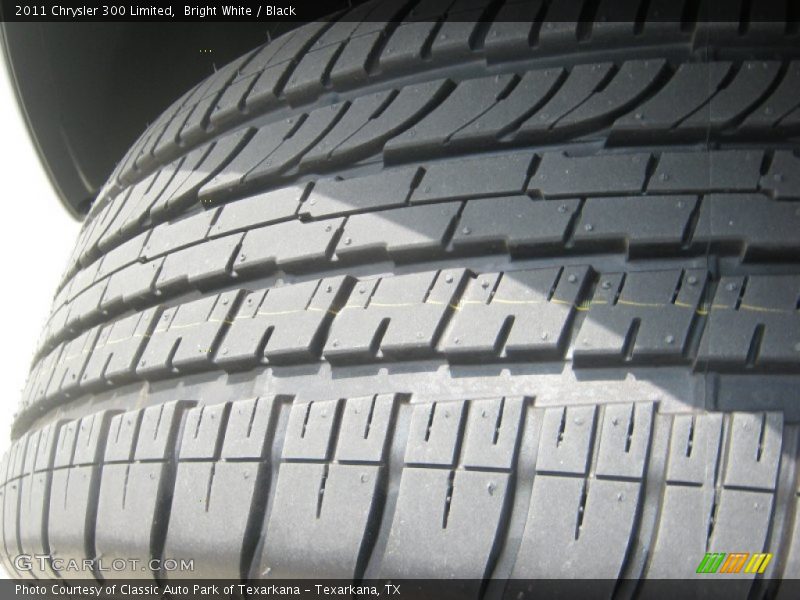 Bright White / Black 2011 Chrysler 300 Limited