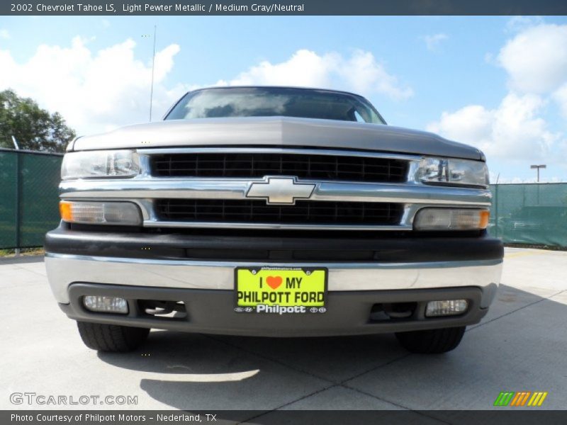 Light Pewter Metallic / Medium Gray/Neutral 2002 Chevrolet Tahoe LS
