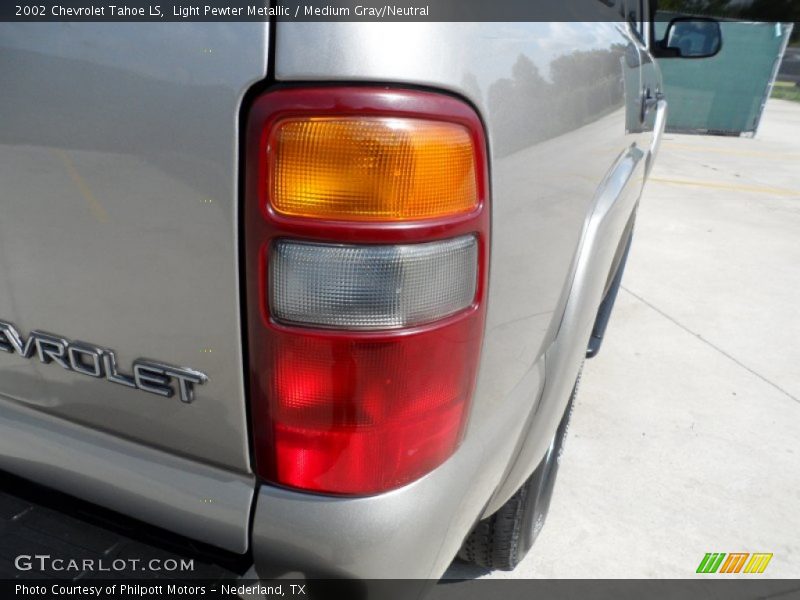 Light Pewter Metallic / Medium Gray/Neutral 2002 Chevrolet Tahoe LS