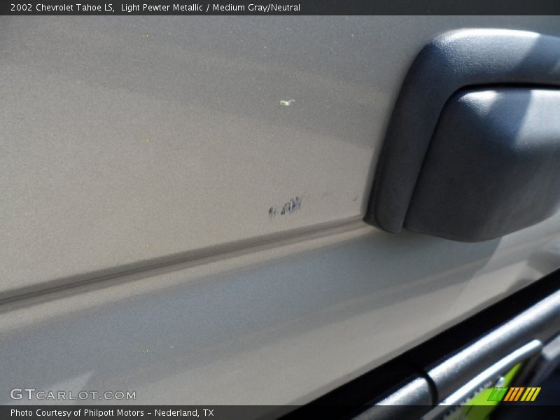 Light Pewter Metallic / Medium Gray/Neutral 2002 Chevrolet Tahoe LS