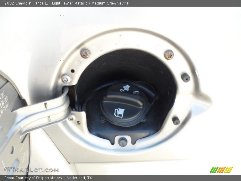 Light Pewter Metallic / Medium Gray/Neutral 2002 Chevrolet Tahoe LS