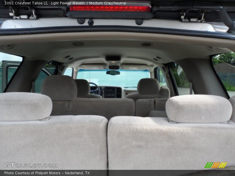 Light Pewter Metallic / Medium Gray/Neutral 2002 Chevrolet Tahoe LS
