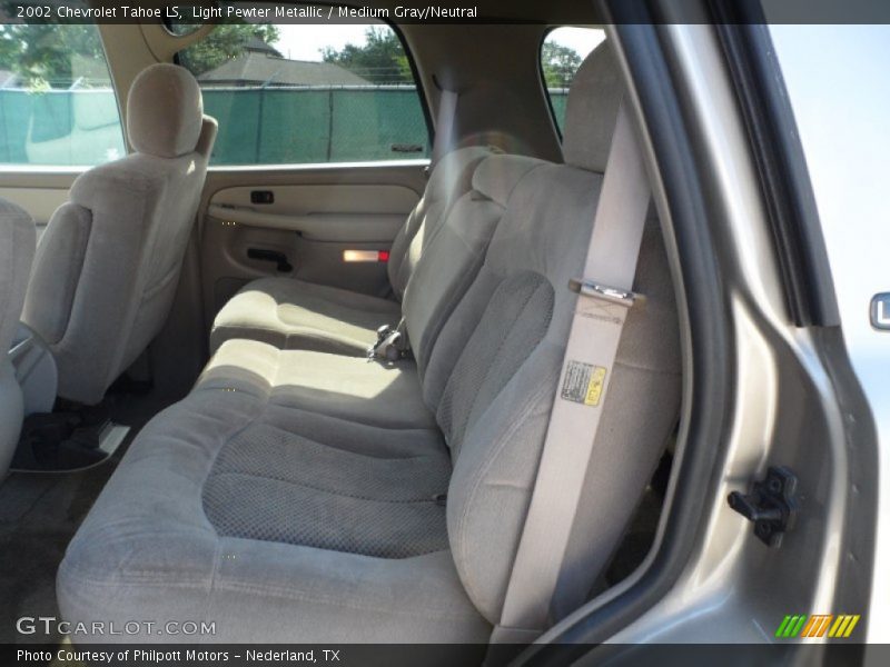Light Pewter Metallic / Medium Gray/Neutral 2002 Chevrolet Tahoe LS