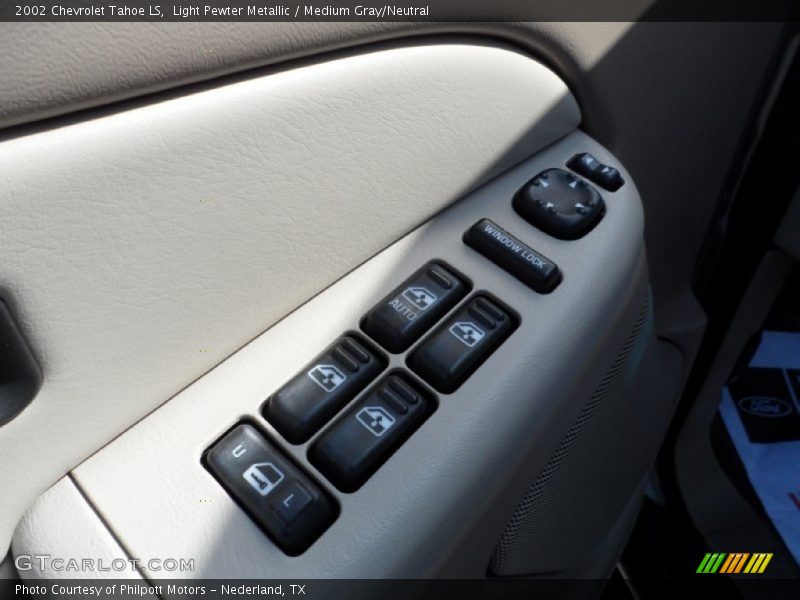 Light Pewter Metallic / Medium Gray/Neutral 2002 Chevrolet Tahoe LS