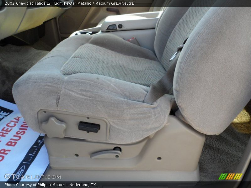 Light Pewter Metallic / Medium Gray/Neutral 2002 Chevrolet Tahoe LS