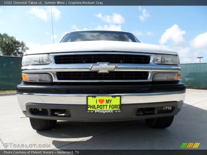Summit White / Graphite/Medium Gray 2002 Chevrolet Tahoe LS