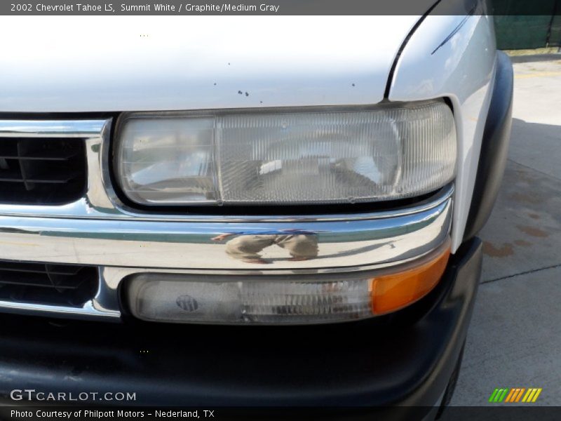 Summit White / Graphite/Medium Gray 2002 Chevrolet Tahoe LS