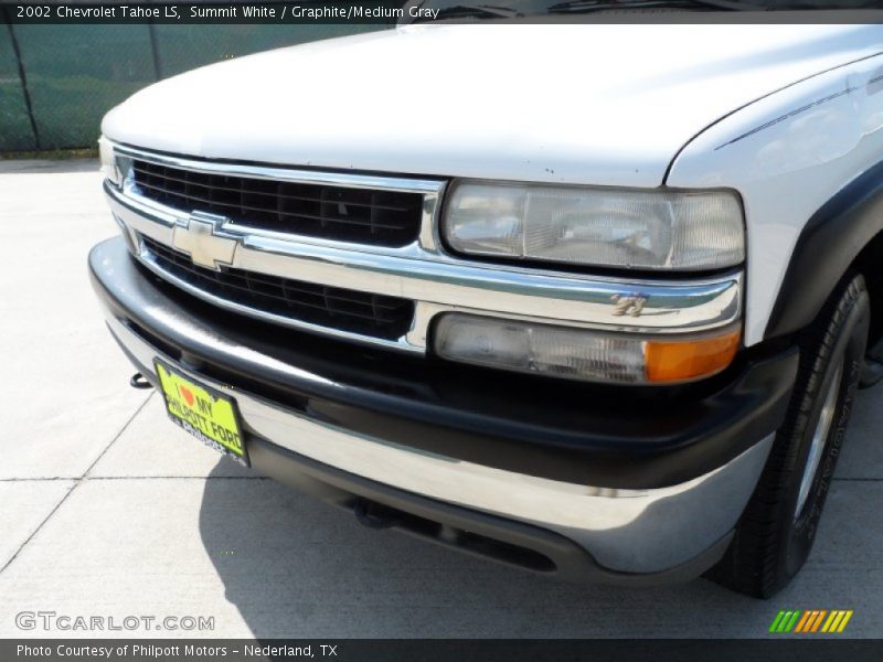 Summit White / Graphite/Medium Gray 2002 Chevrolet Tahoe LS