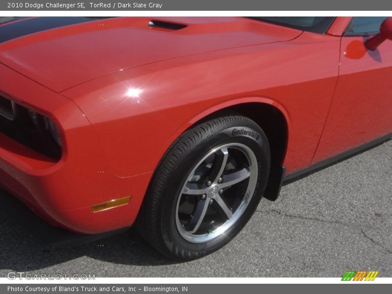 TorRed / Dark Slate Gray 2010 Dodge Challenger SE
