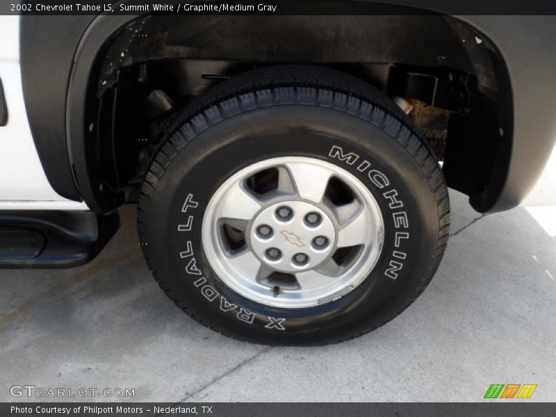 Summit White / Graphite/Medium Gray 2002 Chevrolet Tahoe LS