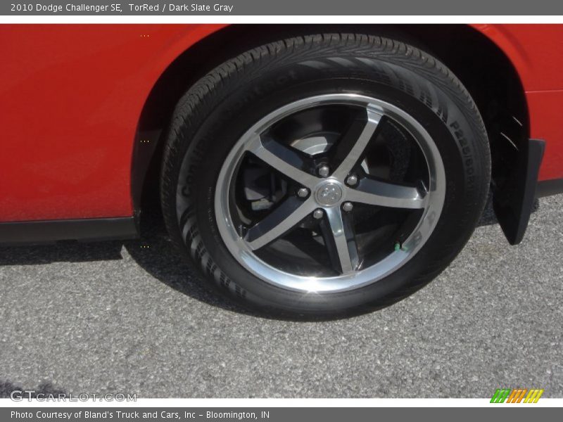TorRed / Dark Slate Gray 2010 Dodge Challenger SE