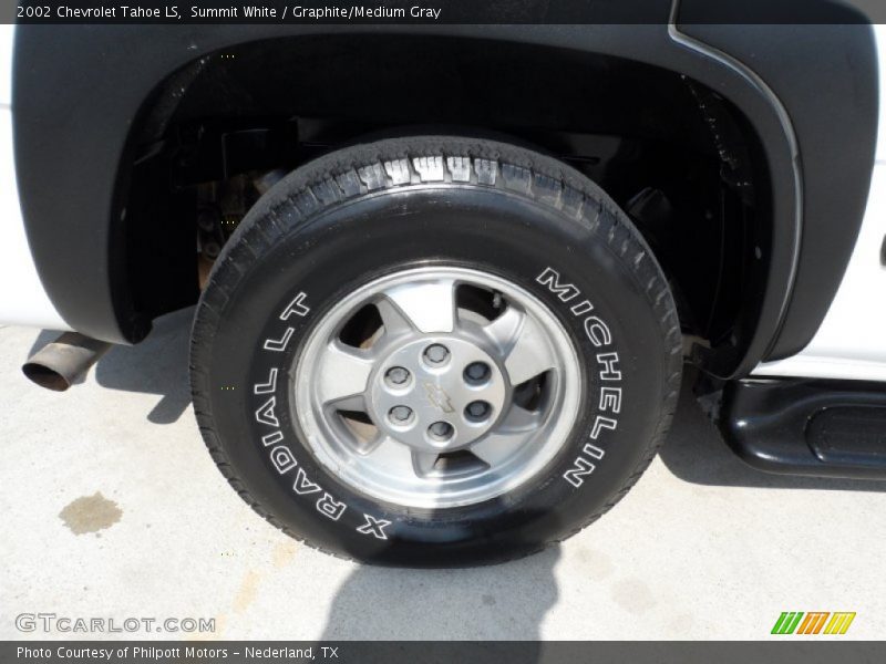Summit White / Graphite/Medium Gray 2002 Chevrolet Tahoe LS