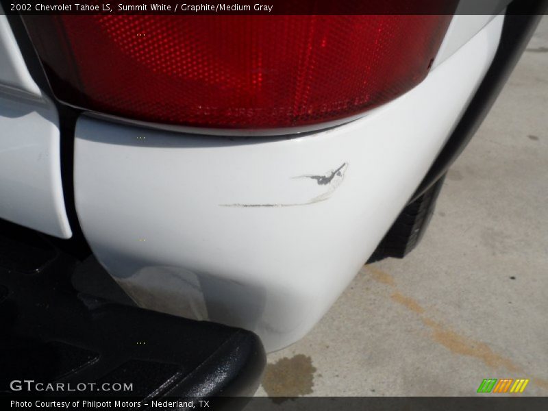 Summit White / Graphite/Medium Gray 2002 Chevrolet Tahoe LS