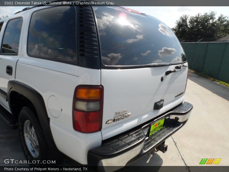 Summit White / Graphite/Medium Gray 2002 Chevrolet Tahoe LS