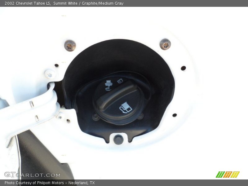 Summit White / Graphite/Medium Gray 2002 Chevrolet Tahoe LS