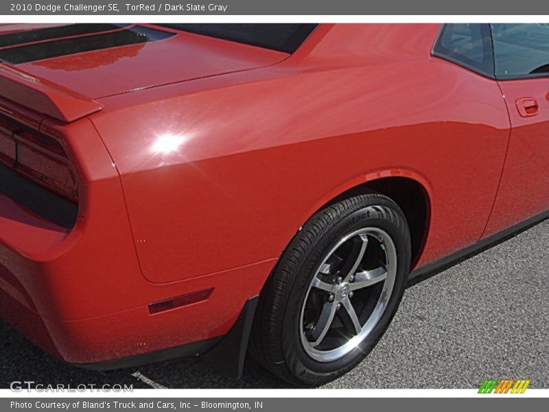 TorRed / Dark Slate Gray 2010 Dodge Challenger SE