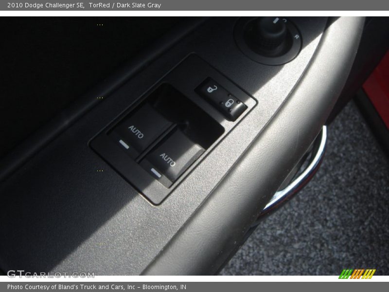 TorRed / Dark Slate Gray 2010 Dodge Challenger SE