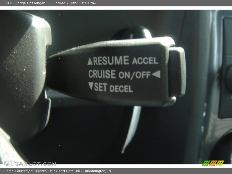 TorRed / Dark Slate Gray 2010 Dodge Challenger SE