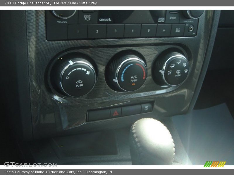 TorRed / Dark Slate Gray 2010 Dodge Challenger SE