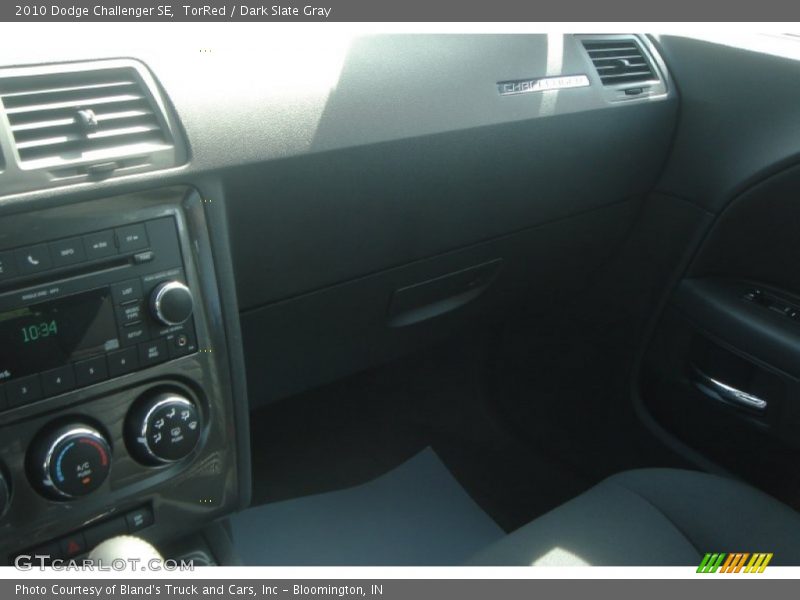 TorRed / Dark Slate Gray 2010 Dodge Challenger SE
