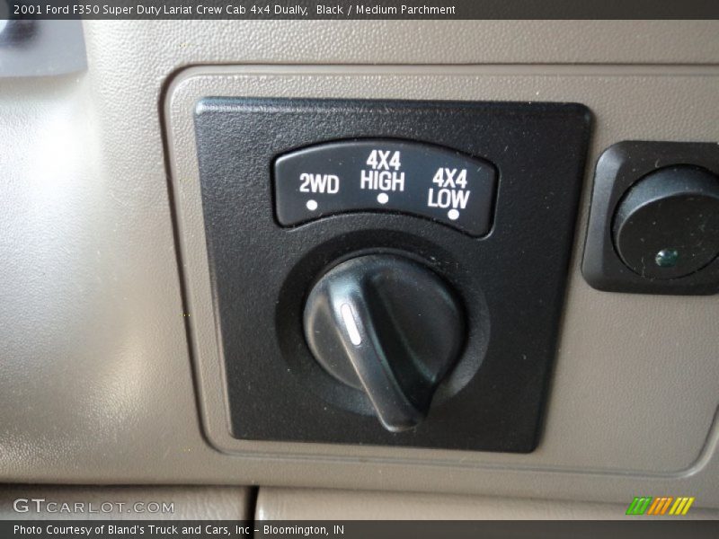 Controls of 2001 F350 Super Duty Lariat Crew Cab 4x4 Dually