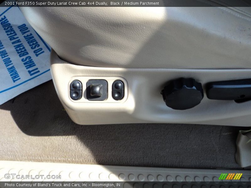 Controls of 2001 F350 Super Duty Lariat Crew Cab 4x4 Dually